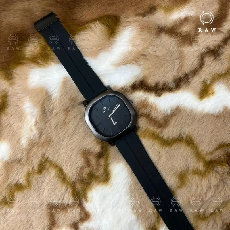 Black Titan Magnet Lock Watch