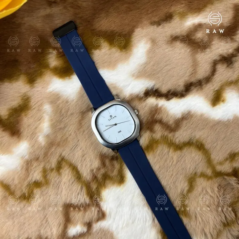 Black Titan Magnet Lock Watch