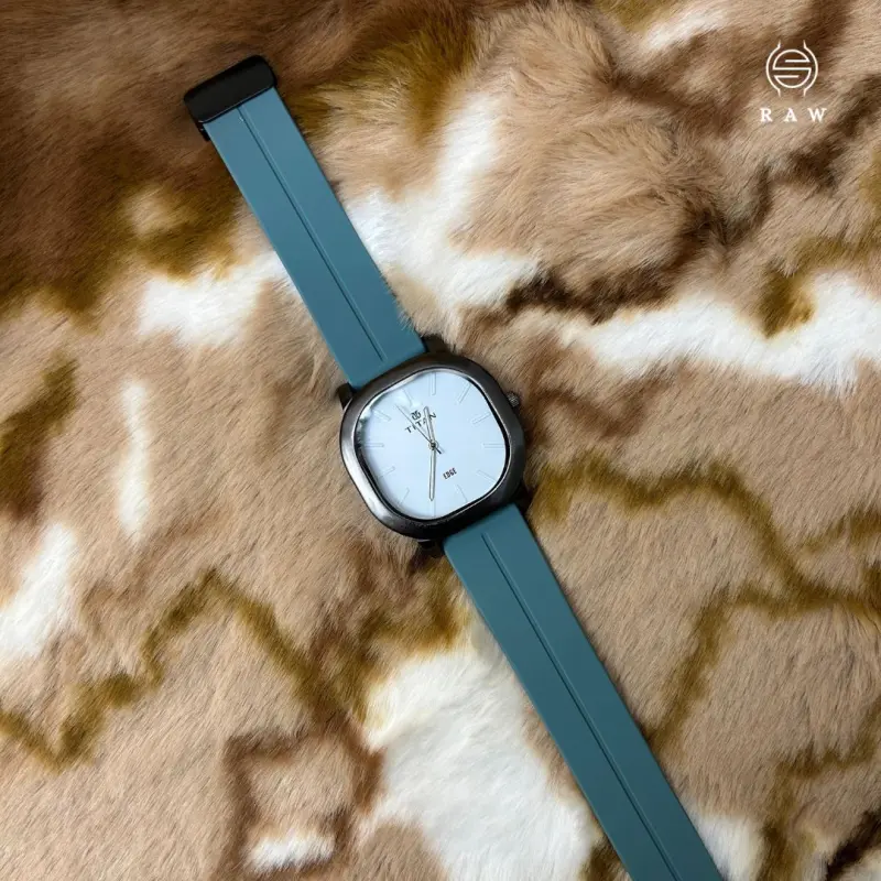 Sky Titan Magnet Lock Watch