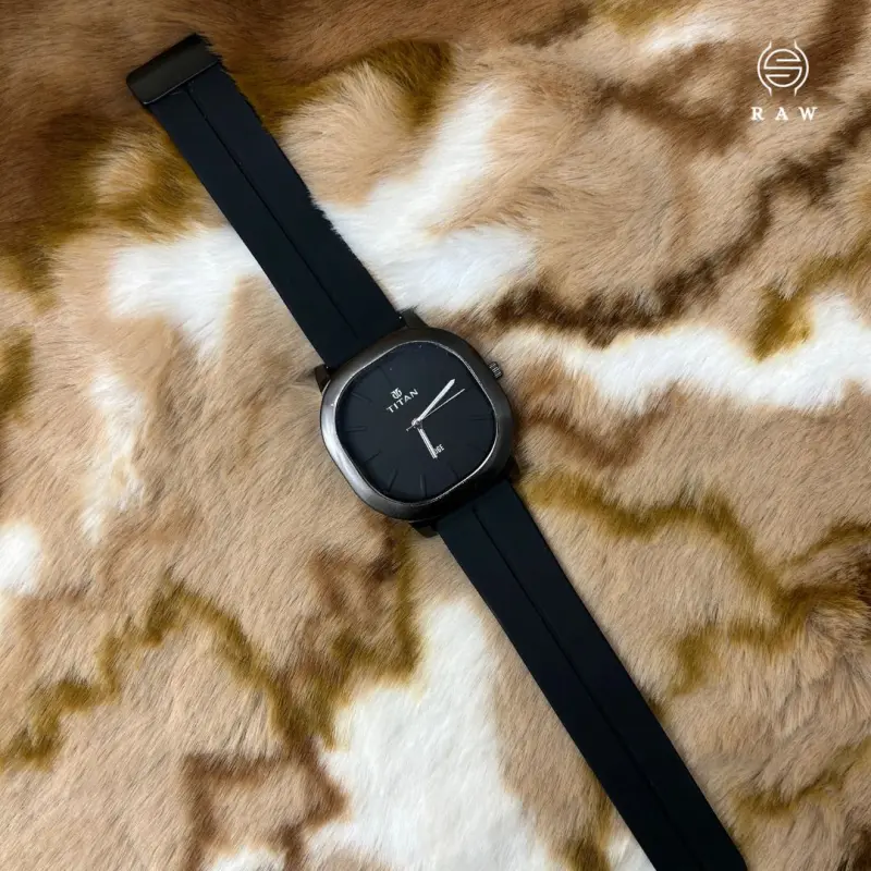 Black Titan Magnet Lock Watch