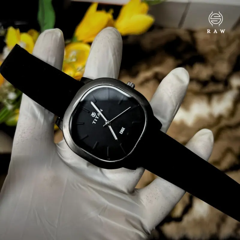 Black Titan Magnet Lock Watch